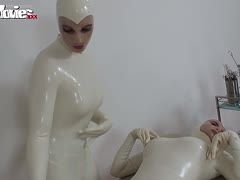 Latexlesben machen geilen Fetischsex