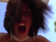 Im Freien lässt sich Tory Lane mal wieder ficken